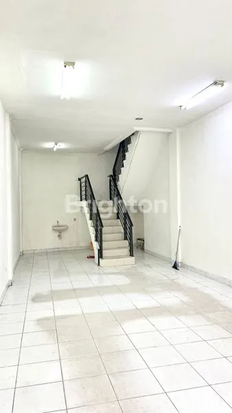 image RUKO 2 LANTAI LUAS TANAH: 68M² RAYA KEMBANGAN DEKAT PURI MALL DAN LIPPO PURI JAKARTA BARAT (6)