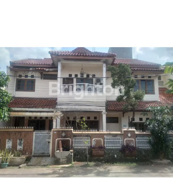 image RUMAH 2LT SIAP HUNI BEBAS BANJIR LOKASI STRATEGIS DI JAKARTA BARAT (1)