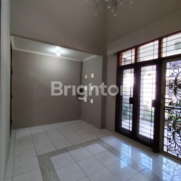 image RUMAH DENGAN 7 KAMAR TIDUR DAERAH CITRALAND (3)