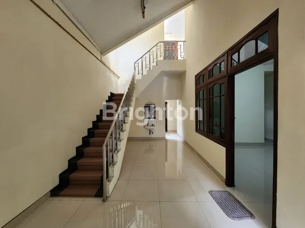 image RUMAH SIAP HUNI 2 LANTAI DI SURABAYA (4)