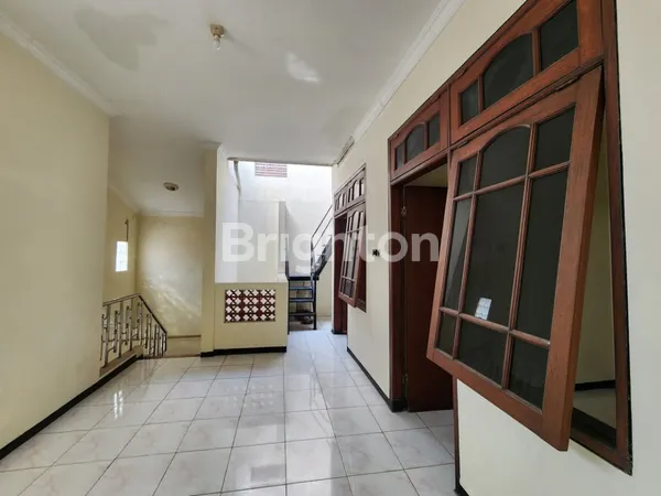 image RUMAH SIAP HUNI 2 LANTAI DI SURABAYA (7)