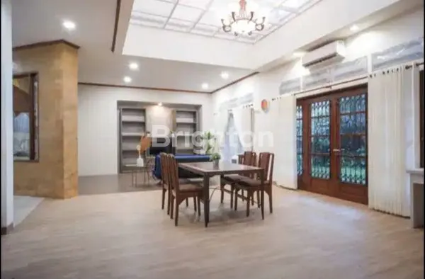 image RUMAH MEWAH 2 LANTAI DI PERUMAHAN ELIT MARGOREJO INDAH, SURABAYA SELATAN.\\\\NSTRATEGIS DEKAT RAYA JEMURSARI - PRAPEN - TENGGILIS - KENDANGSARI - JAGIR WONOKROMO - AHMAD YANI, PLAZA MARINA, DLL. (2)