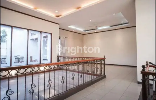 image RUMAH MEWAH 2 LANTAI DI PERUMAHAN ELIT MARGOREJO INDAH, SURABAYA SELATAN.\\\\NSTRATEGIS DEKAT RAYA JEMURSARI - PRAPEN - TENGGILIS - KENDANGSARI - JAGIR WONOKROMO - AHMAD YANI, PLAZA MARINA, DLL. (3)