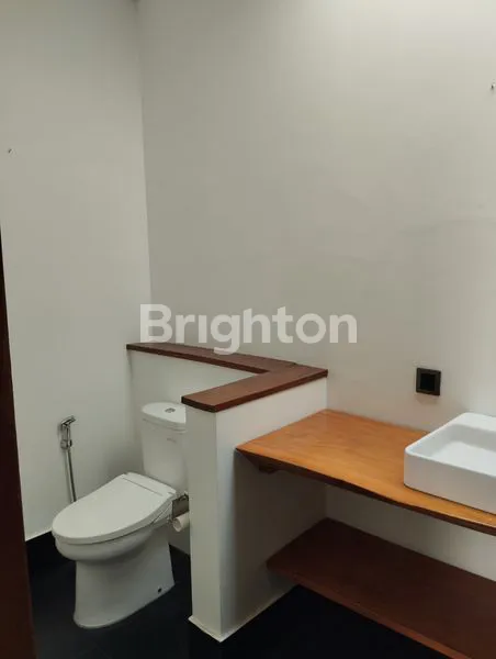 image VILLA EKSKLUSIF LT 240M² DENGAN KOLAM RENANG (3)