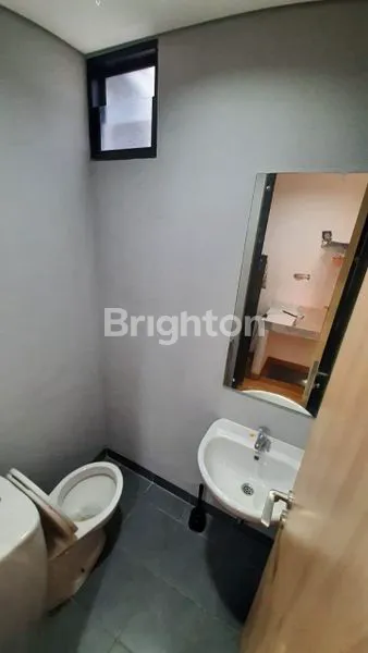 image RUMAH MODERN MINIMALIS 2 LANTAI SIAP HUNI DI LIPPO KARAWACI (7)