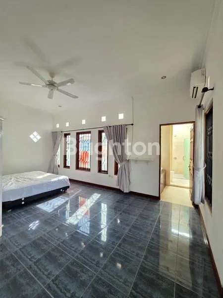 DISEWAKAN RUMAH SEMI VILLA DI SEMER KEROBOKAN BALI