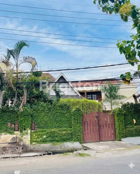 image DIJUAL RUMAH PACARKELING MEWAH KLASIK NOL JALAN RAYA PACARKELING SURABAYA HUNIAN SUPER NYAMAN DAN SANGAT PROSPEK UNTUK BISNIS LOKASI HOOK JALAN RAYA 5 MENIT KE PUSAT KOTA SURABAYA 10 MENIT KE MALL BESAR DI SURABAYA (1)