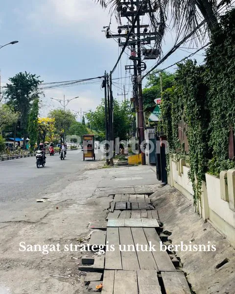 image DIJUAL RUMAH PACARKELING MEWAH KLASIK NOL JALAN RAYA PACARKELING SURABAYA HUNIAN SUPER NYAMAN DAN SANGAT PROSPEK UNTUK BISNIS LOKASI HOOK JALAN RAYA 5 MENIT KE PUSAT KOTA SURABAYA 10 MENIT KE MALL BESAR DI SURABAYA (3)