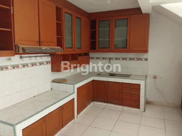 image JUAL RUMAH 2.LANTAI KOMPLEKS PERUMAHAN TAMAN SEMANAN INDAH JAKARTA BARAT (5)