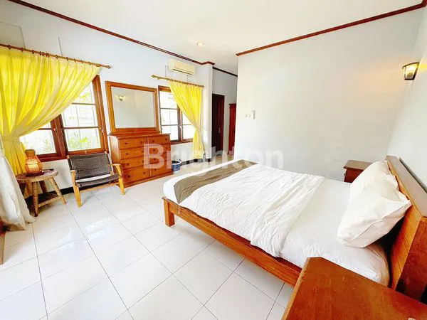 image LUXURY 5BR VILLA WITH LARGE SWIMMING POOL AND 6-CAR PARKING\N\N (3)