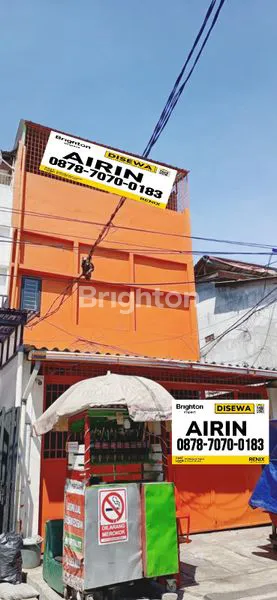 RUKO SEWA BANYAK KAMAR COCOK UNTUK MESS KARYAWAN DEKAT PASAR BARU