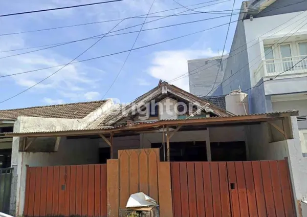 image JUAL CEPAT RUMAH SECOND WIGUNA SELATAN STRATEGIS DEKAT KAMPUS UPN  (1)