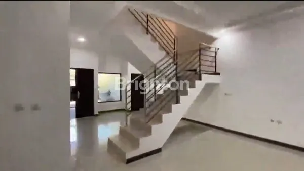 image LOKASI STRATEGIS RUMAH BARU 2 LANTAI DI KEBON JERUK (3)