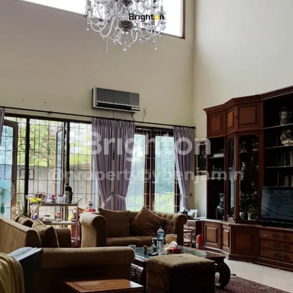 image RUMAH MEWAH 3 LANTAI DI YASYI HILLS JAKARTA SELATAN LOKASI STRATEGIS DEKAT DENGAN RAGUNAN ZOO, CIBIS PARK (2)