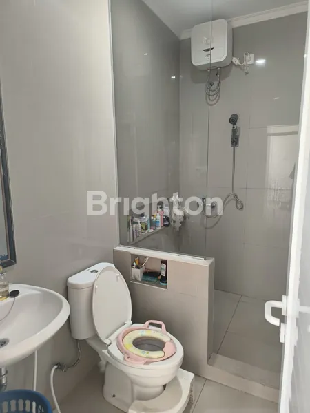 image RUMAH HOOK PAMULANG PARK – POSISI CANTIK, SEMI FURNISHED (6)