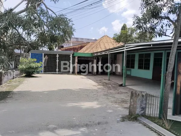 DIJUAL TANAH LUAS + BANGUNAN TEPI JALAN