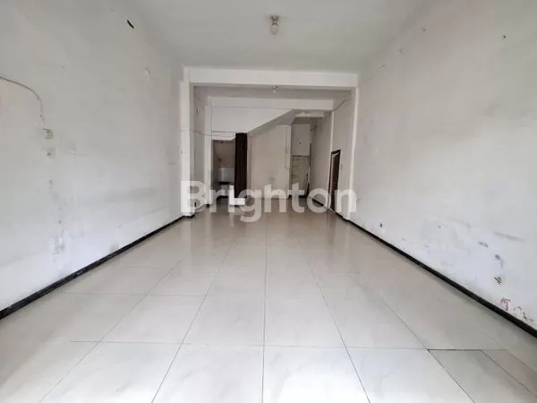 image RUKO AREA JALAN POROS PROVINSI DEKAT FLY OVER SELANGKAH KE TOL SINGOSARI DEKAT TERMINAL ARJOSARI DEKAT ARAYA AREA BLIMBING RUKO 3 LANTAI (2)