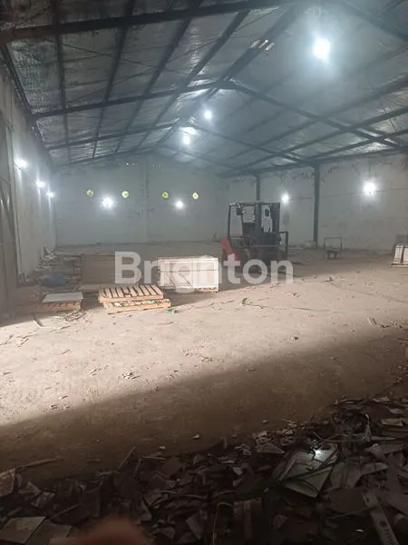 image DI SEWA GUDANG STRATEGIS SOEKARNO HATTA (2)