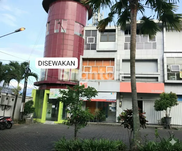 image RUKO AREA JALAN POROS PROVINSI DEKAT FLY OVER SELANGKAH KE TOL SINGOSARI DEKAT TERMINAL ARJOSARI DEKAT ARAYA AREA BLIMBING RUKO 3 LANTAI (1)