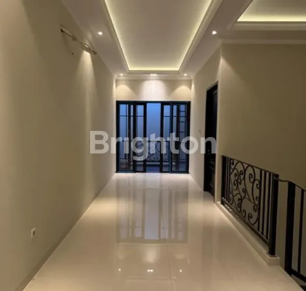 image RUMAH BARU MEWAH AKSES 3 MOBIL STRATEGIS DEKAT AREA KULINER EKONOMIS (8)