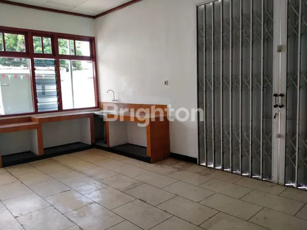 image DIKONTRAKKAN! RUMAH USAHA LOKASI SUPER STRATEGIS – RINGROAD UTARA (8)