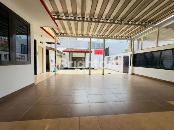 image DISEWAKAN RUMAH HOOK DI KEMANG PRATAMA. SIAP HUNI, RUMAH TERAWAT, KONSEP OPEN SPACE   (7)