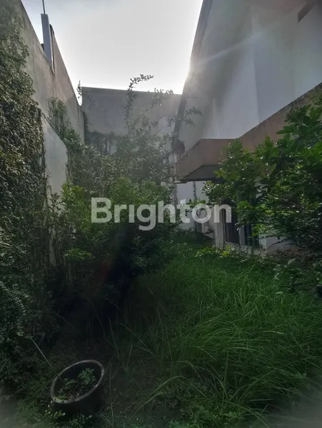 image RUMAH LAMA 1 LANTAI HITUNG TANAH MANYAR KERTOADI  SURABAYA TIMUR (6)