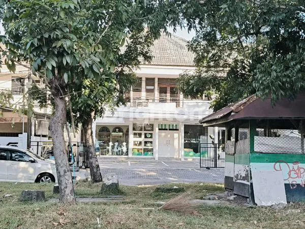 image RUMAH USAHA KOMERSIAL 2 LANTAI, STRATEGIS NOL JALAN RAYA DARMO PERMAI, LEBAR 18, PARKIRAN LUAS, SURABAYA BARAT (1)