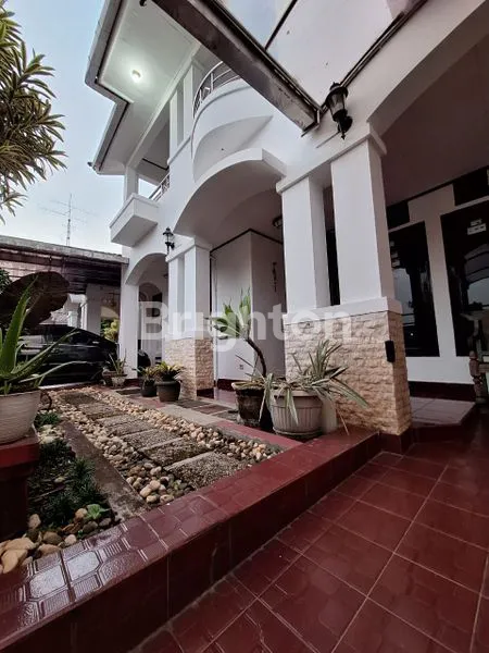 image JUAL RUMAH 2 LANTAI, DI HOOK, LUAS, NYAMAN DAN ASRI, DI LOKASI STRATEGIS (2)