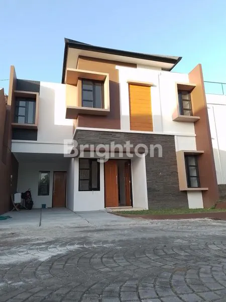 image RUMAH MEWAH LT 158M² DI CLUSTER MAGUWOHARJO (1)