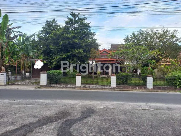RUMAH JUMBO DI TENGAH KOTA