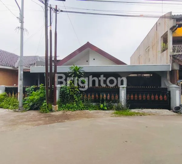 image JUAL RUMAH LUAS DAN NYAMAN DILOKASI STRATEGIS (1)