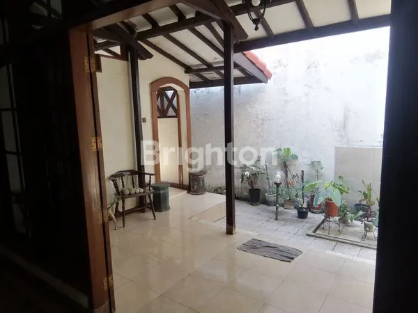 image DIJUAL RUMAH MEWAH TERAWAT LOKASI STRATEGIS (6)