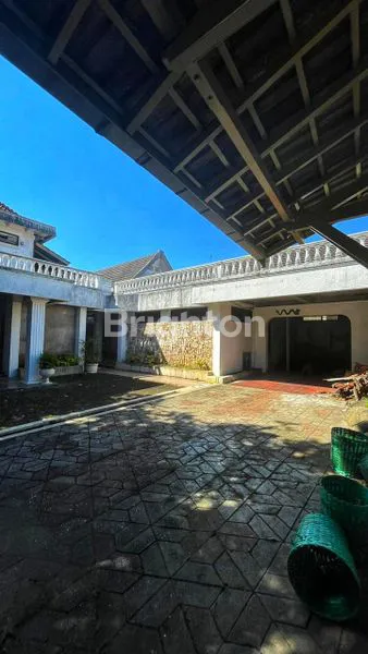 image RUMAH LUAS STRATEGIS, COCOK UNTUK HUNIAN, GUDANG, MESS KARYAWAN, KOST  GUEST HOUSE, KLINIK, YAYASAN PESANTREN, CLUSTER, HUNIAN KELUARGA BESAR DI TENGAH KOTA KUDUS, JAWA TENGAH (4)