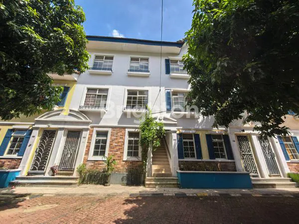 image TOWNHOUSE GANDENG DI LIPPO KARAWACI TANGERANG (1)