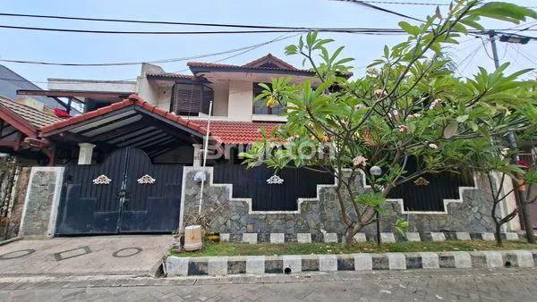 image DIJUAL RUMAH MEWAH TERAWAT LOKASI STRATEGIS (1)