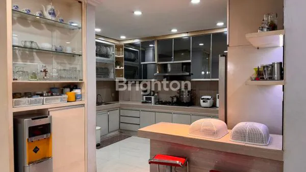 image RUMAH BAGUS 3 LANTAI + ROOFTOP DI BANDENGAN SELATAN - SEMI FURNISHED DAN SIAP HUNI (6)