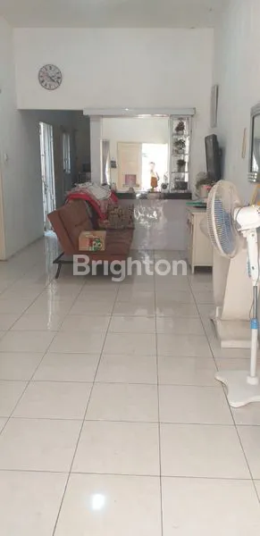 image RUMAH TAMPAK BARU DI KOMPLEK (2)