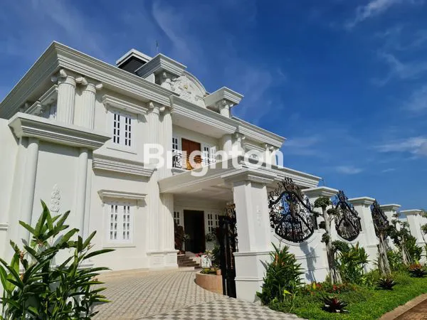 image RUMAH MEWAH ELEGAN DENGAN GAYA ROMA DI BSB CITY SEMARANG  (1)