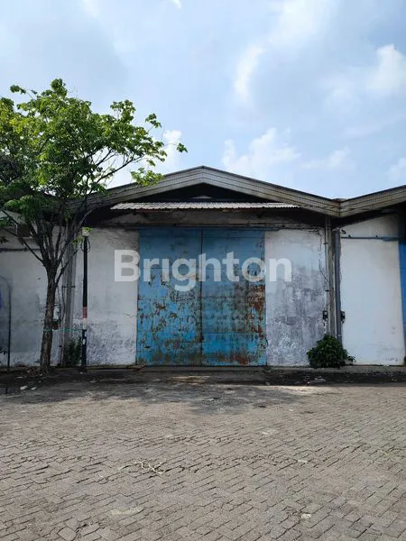 image GUDANG MARGOMULYO PERMAI SURABAYA, SIAP PAKAI, DEKAT AKSES TOL, ROW JALAN LEBAR DAN BEBAS BANJIR (1)