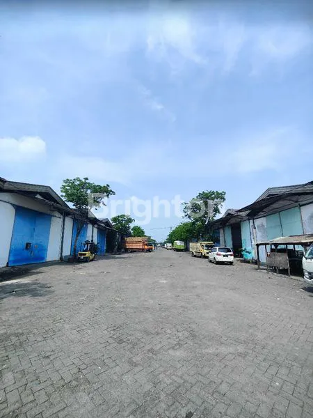 image GUDANG MARGOMULYO PERMAI SURABAYA, SIAP PAKAI, DEKAT AKSES TOL, ROW JALAN LEBAR DAN BEBAS BANJIR (3)