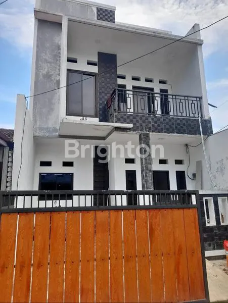 image RUMAH 2,5 LANTAI. LT 72 LB 138. VILLA PAMULANG TANGSEL RP 850JT NEGOTIABLE.FULL GRANIT (2)