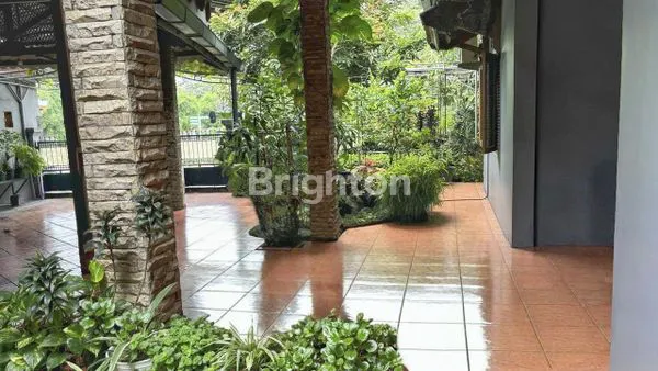 image RUMAH DENGAN AREA PARKIR MOBIL DAN HALAMAN LUAS DI PERUMAHAN BOGOR RAYA PERMAI (3)