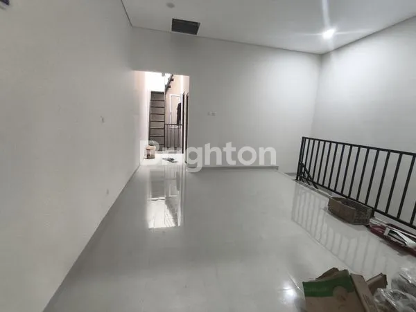 image RUMAH MODERN 2 LANTAI DI MERUYA SELATAN TAHAP FINISHING (4)