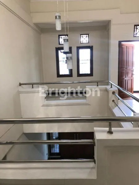 image RUMAH 2,5 LANTAI 4KT SIAP HUNI DI ANTAPANI (4)