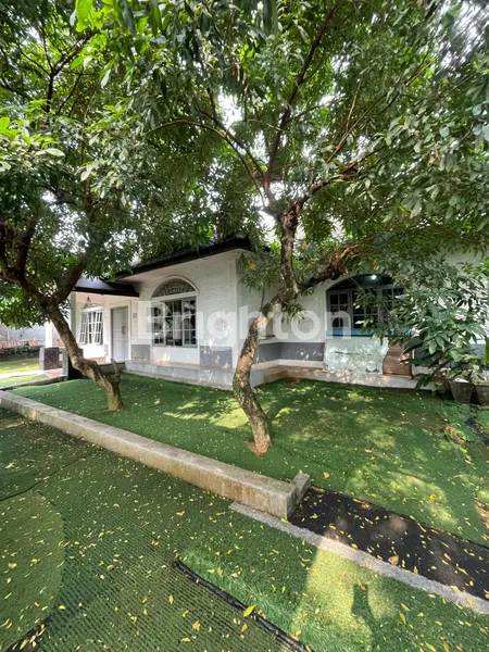 image RUMAH HALAMAN LUAS ASRI DEKAT PINTU TOLL LIMO SAWANGAN DEPOK  (1)