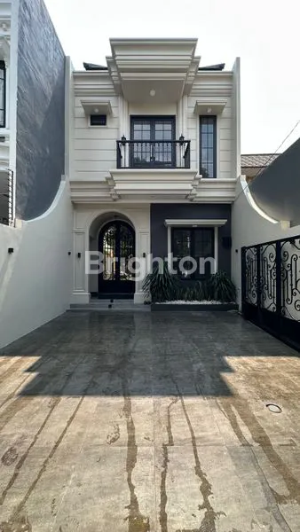 RUMAH BARU 2 LANTAI MODERN CLASSIC DI JAGAKARSA JAKARTA SELATAN