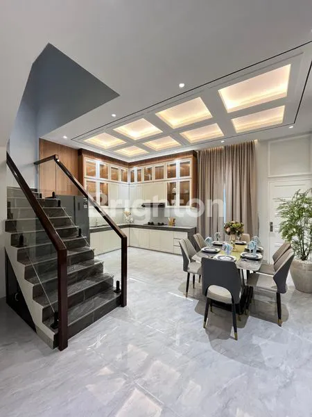 image RUMAH 3 LANTAI SIAP HUNI DI ROYAL AVENUE (5)