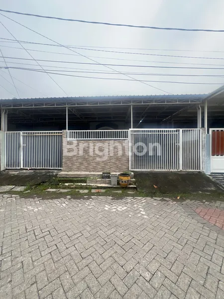 image RUMAH LOKASI STRATEGIS JALAN UTAMA GRIYA KENCANA ASRI (PERUM YKP) DEKAT RUNGKUT UPN PANDUGO PENJARINGAN MEDOKAN MERR KEDUNG BARUK WONOREJO GUNUNGANYAR (1)