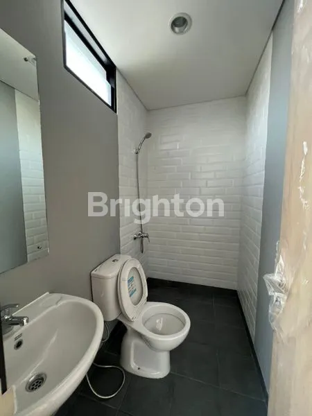 image RUMAH MODERN 2 LANTAI 4 KT LANGSUNG HUNI DI LIPPO KARAWACI (8)